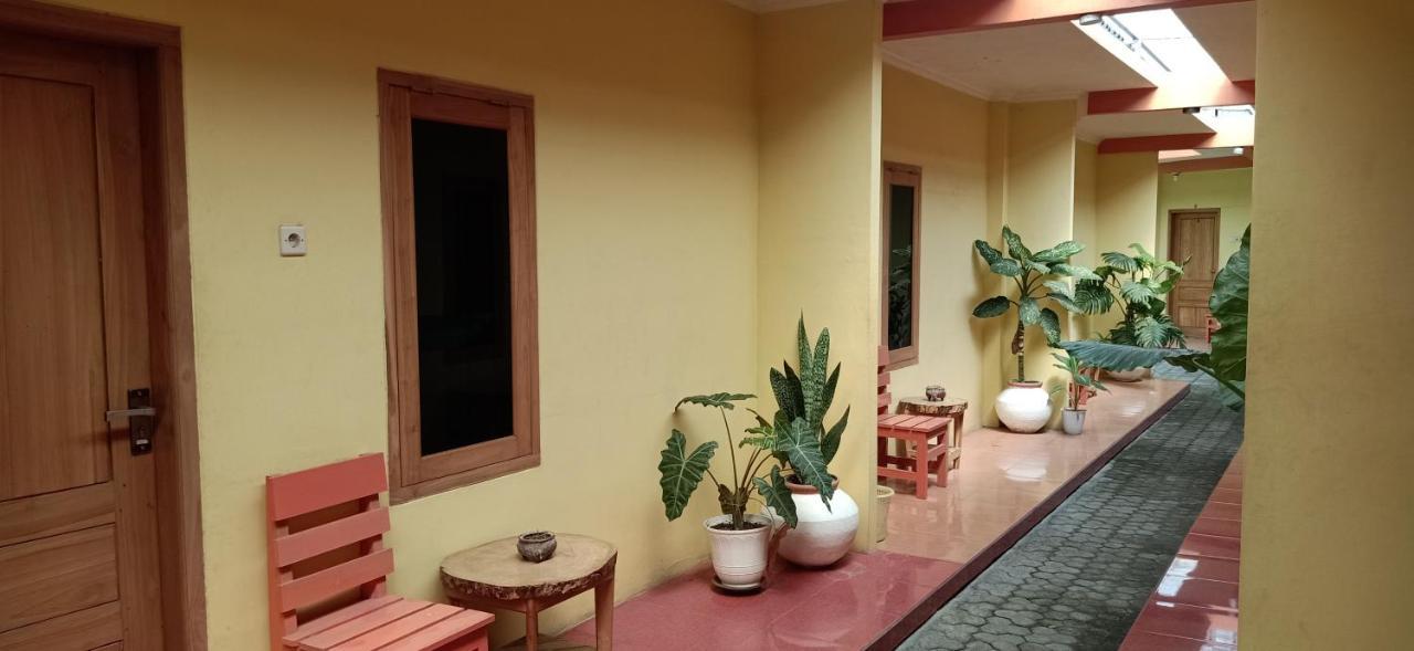 Latansa Homestay Banyuwangi  Εξωτερικό φωτογραφία
